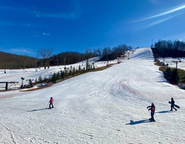 skiers at Perfect North Slopes in Indiana 