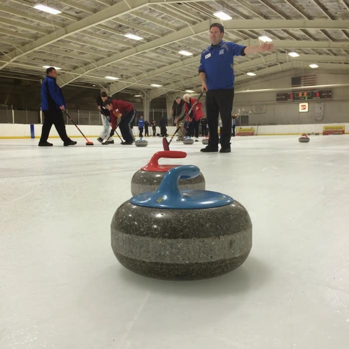 Lær at krølle på Cincinnati Curling Club