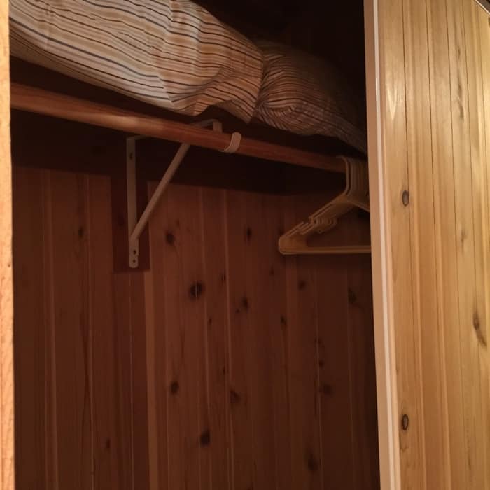 KOA Hocking Hills cabin closet