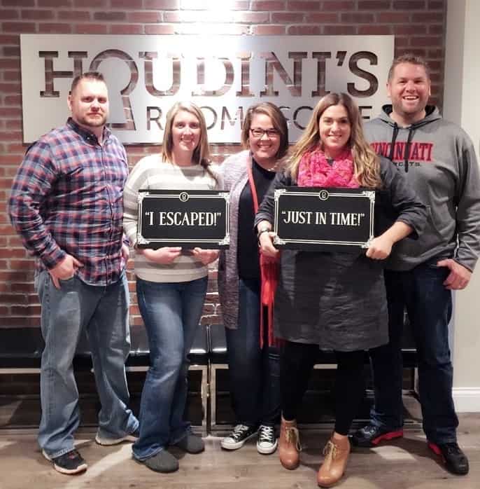 Group Picture Houdinis Room Escape 4 e1451922868430