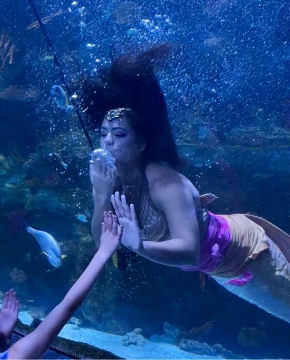 mermaid blowing a kiss at Newport Aquarium