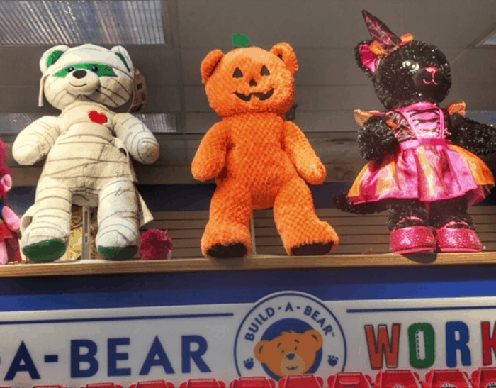 Halloween themed build a bear at Kings Island e1540118239399