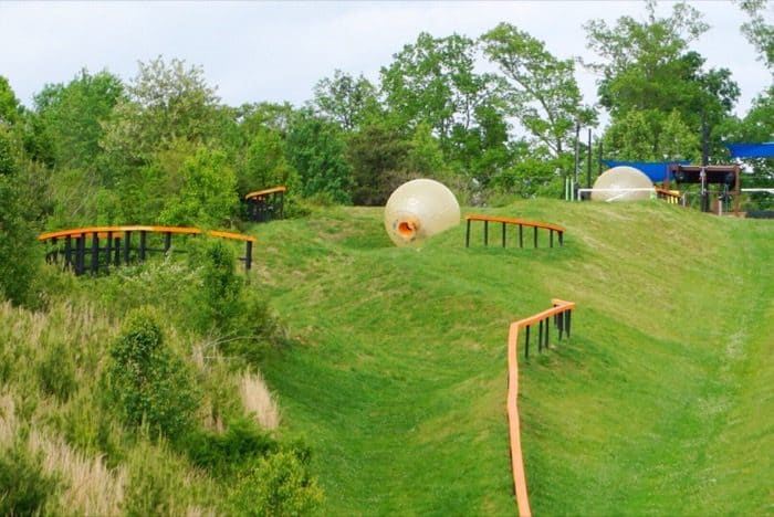 Zigzag track outdoor gravity park
