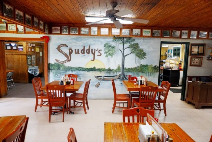 dining area at Spuddy's Cajun Foods