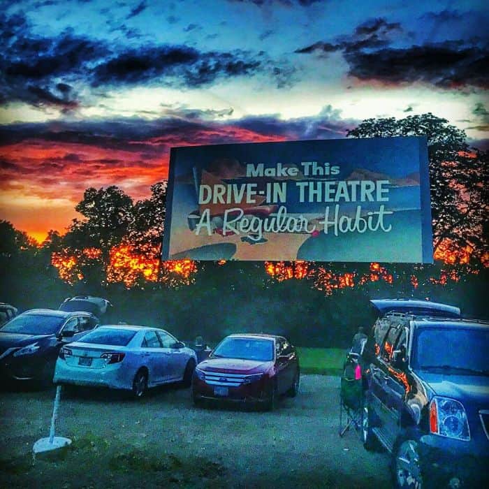drive in movie at Holiday Auto Theatre