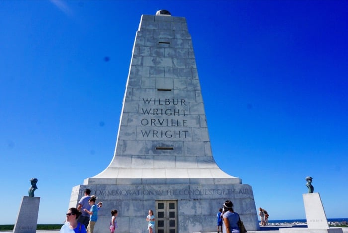 monument at the top of Big Kill Devil Hill