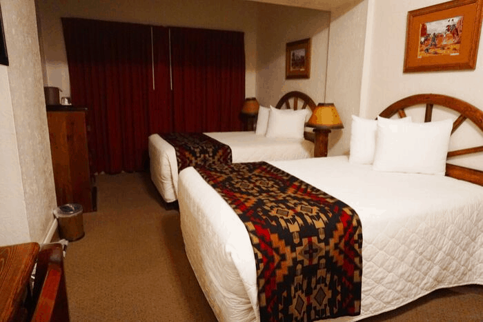 room at El Rancho hotel Gallup NM e1569335582492