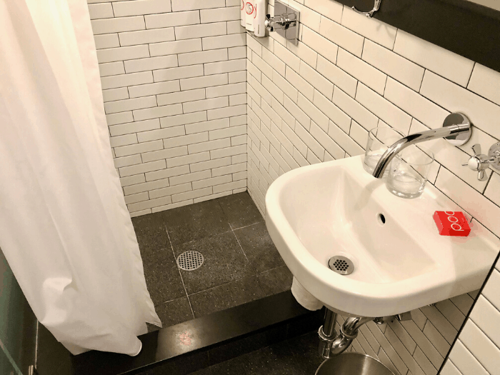 bathroom in room at Pod 39 in NYC e1575148471728