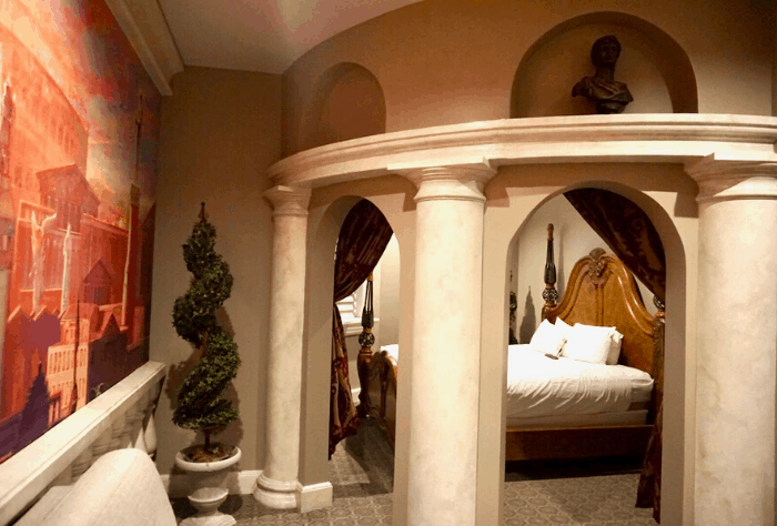 themed room with a ship tub at Chateau Avalon Hotel Spa 2 e1572962269426