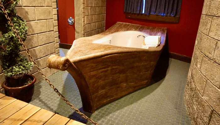 themed room with a ship tub at Chateau Avalon Hotel Spa e1572962190730