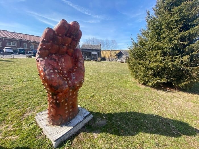 hand sculptures in Berea Kentucky