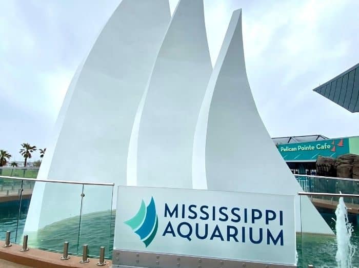 fountain at Mississippi Aquarium