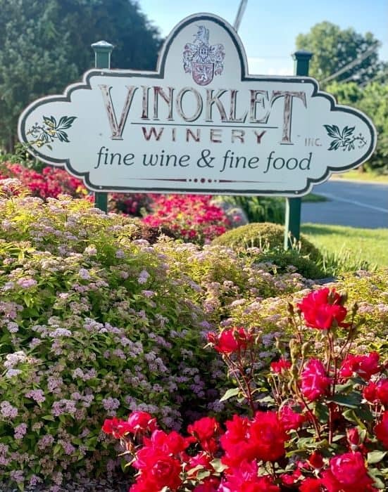 Vinoklet winery sign