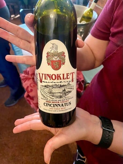 wine tasting at Vinoklet Winery