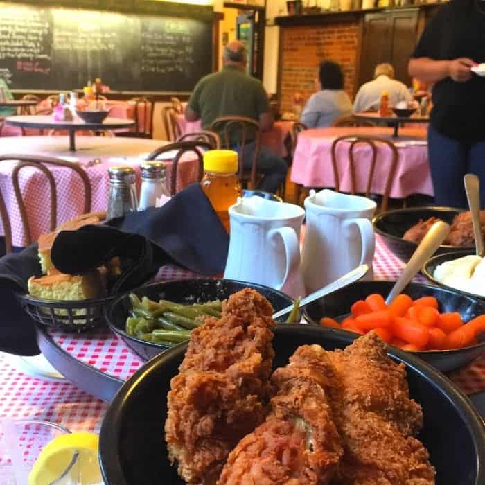 fried-chicken-Schoolhouse-restaurant