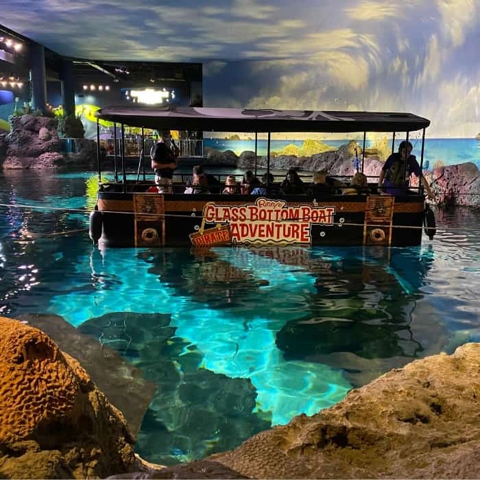 glass bottom boat at Ripley's Aquarium 