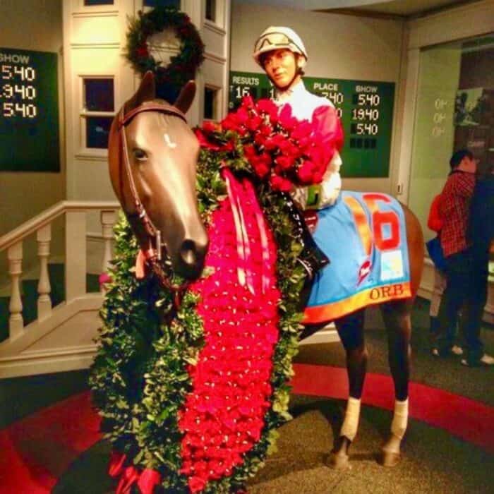 statue of horse at Kentucky Derby Museum