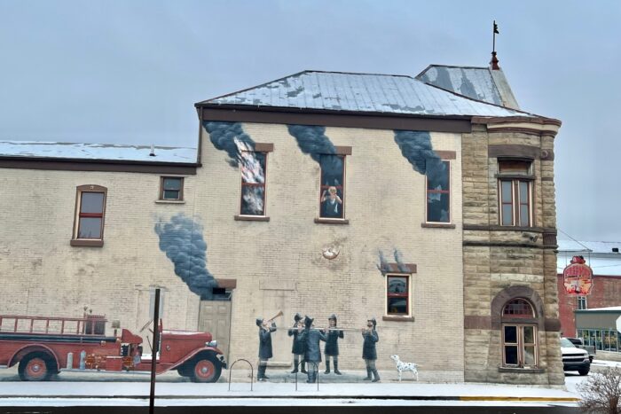 mural on the side of Firehouse BBQ