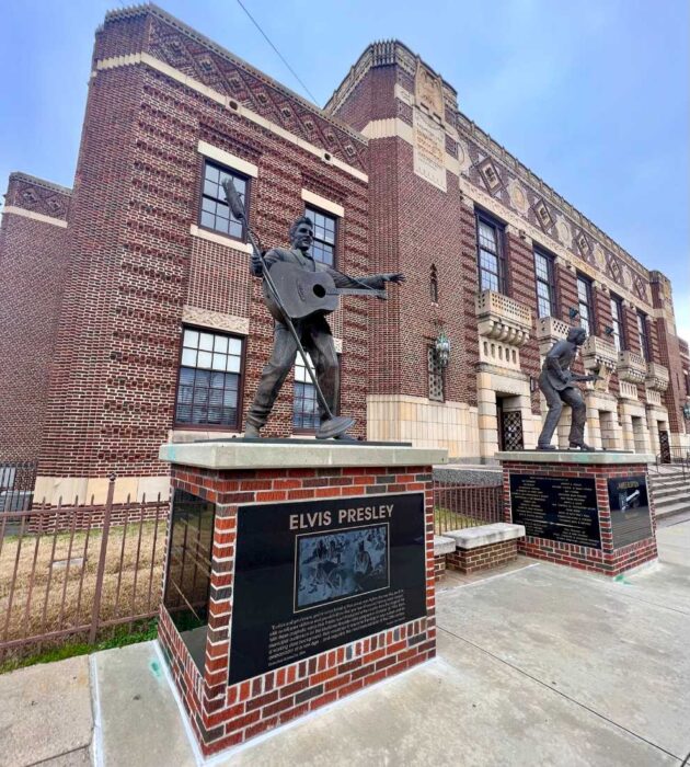 Elvis statue in front of Shreveport Municipal Auditorium