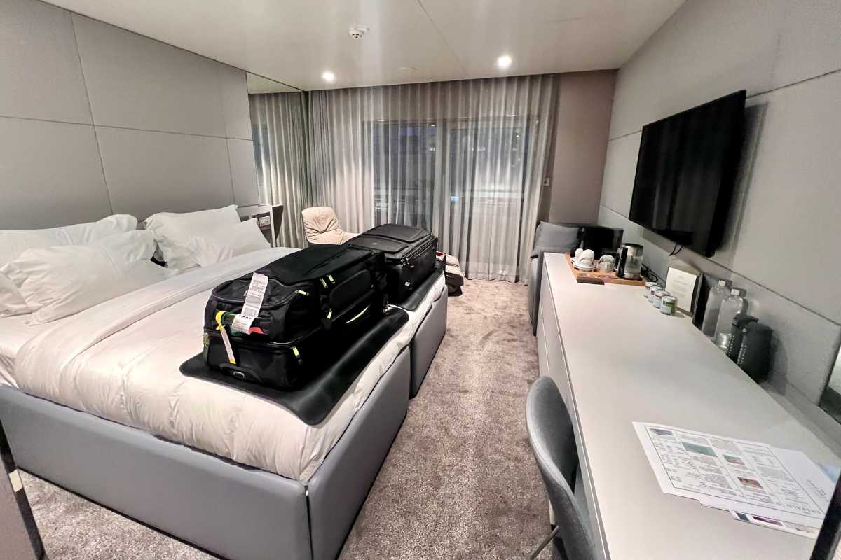 emerald azzurra yacht suite