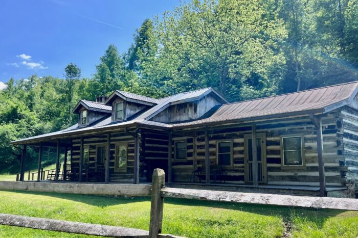 log cabin at Heritage Farm 