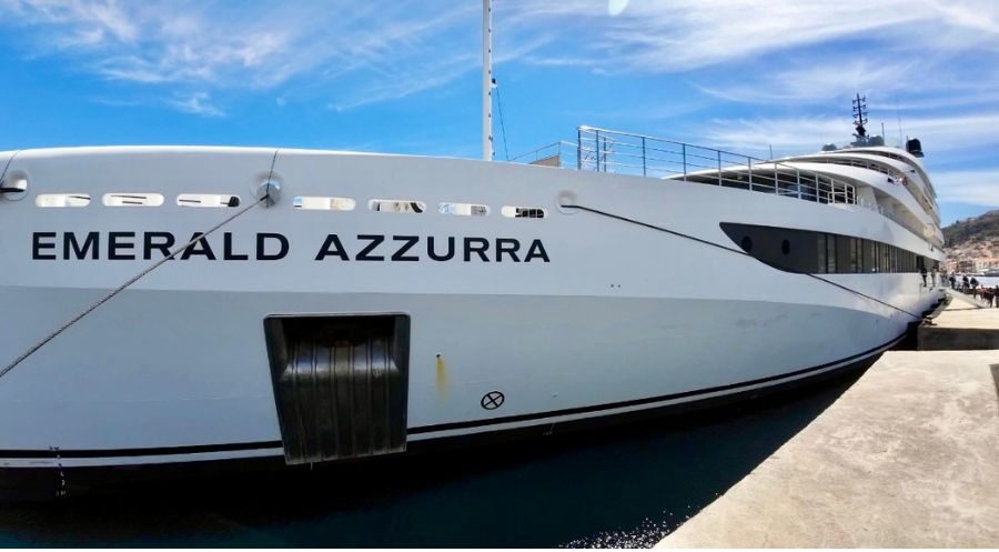 mega yacht emerald azzurra