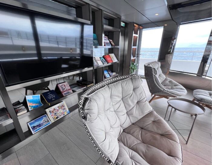 Observation Lounge on the Emerald Azzurra