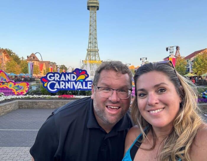 couple at Kings Island Grand Carnivale