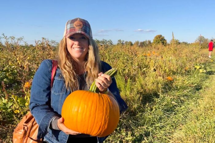 woman at  U Pick Pumpkin Country Pumpkins in Dry Ridge KY