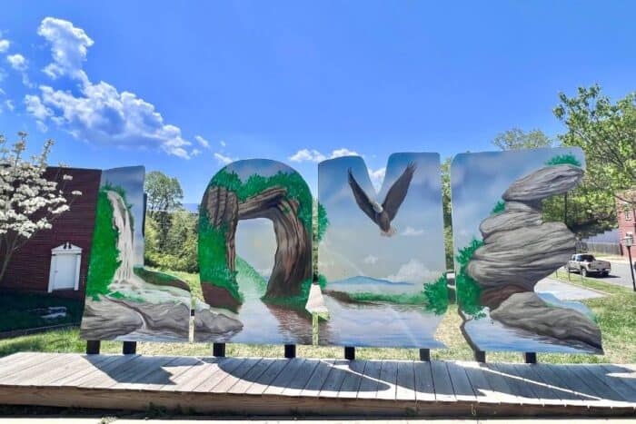 love sign at Natural Bridge State Park