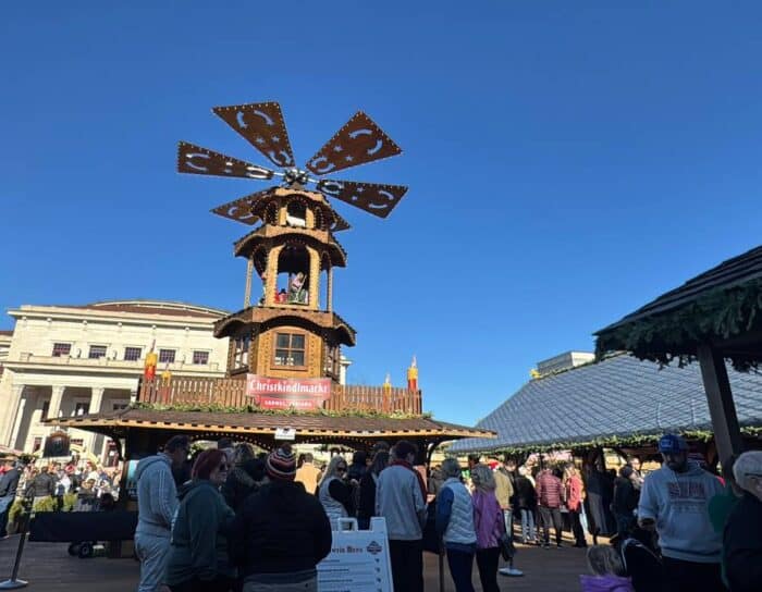 Lifesize Gluhwein Pyramid Carmel Christkindlmarkt