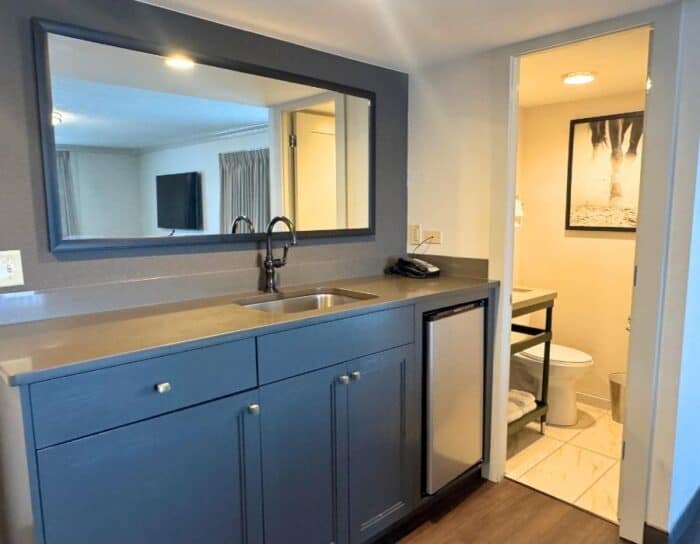 Deluxe Waterview Suite at The Galt House Hotel