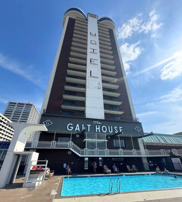 outdoor pool at The Galt House