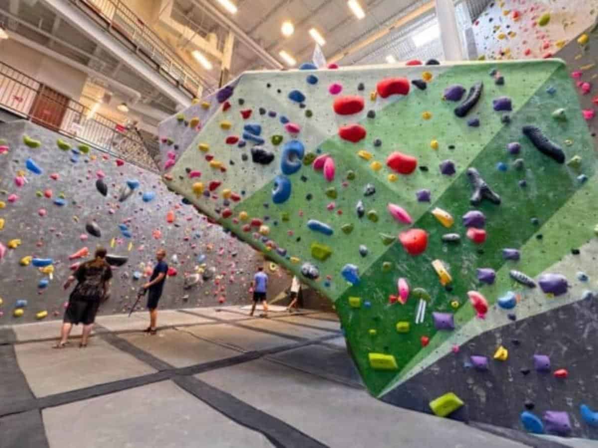 bouldering walls at Cliff Hangers Mooresville, NC