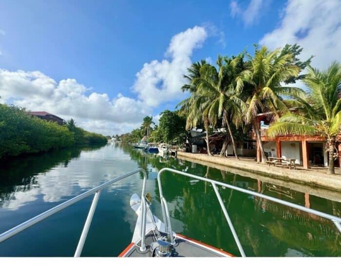 excursion boat for TradeWinds Villa Selena in Belize