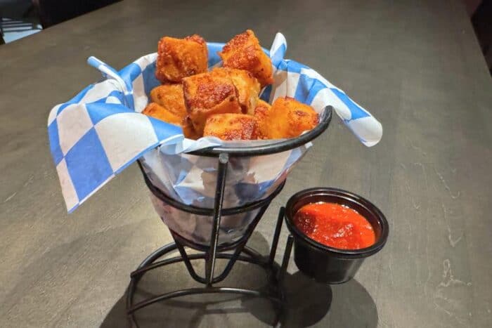 Wisconsin Garlic Cheese Curds at PAR 3 at Newport on the Levee