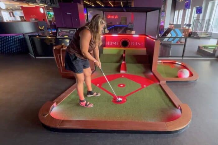 mini golf at PAR 3 Newport on the Levee