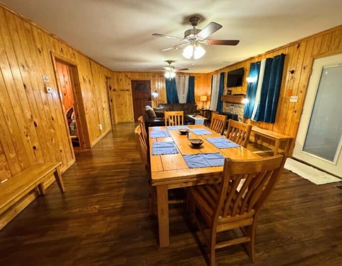 dining area at Star Falls Cabin at Sheltowee Trace Adventure Resort