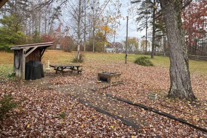 fire pit and grilling area at Star Falls Cabin in Corbin KY
