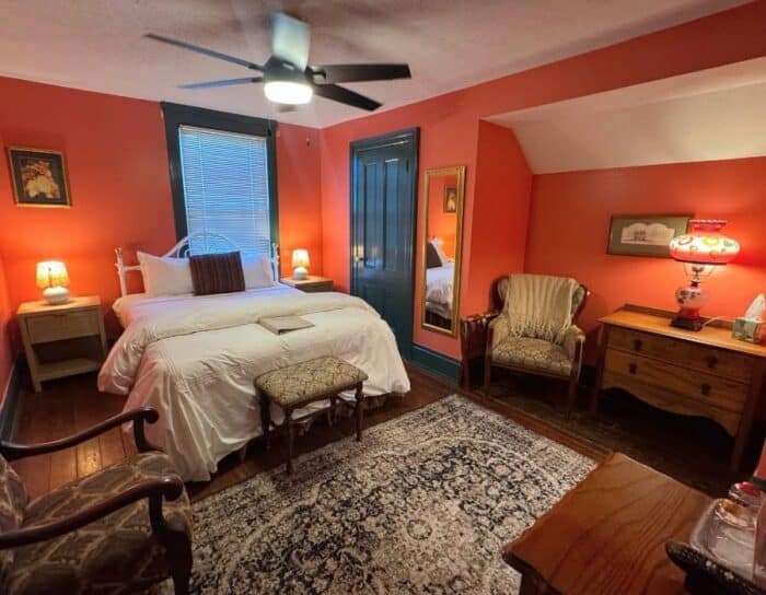 queen room at Spencer House Inn St. Marys, GA