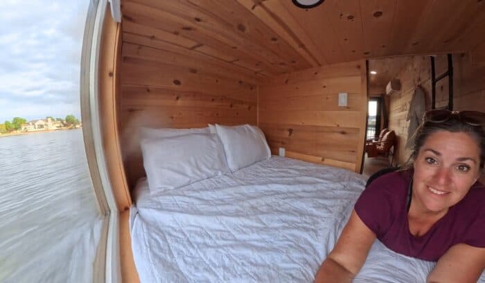 Lux Houseboat Ensuite with Loft SoLSTAY Lodging in Sandusky OH