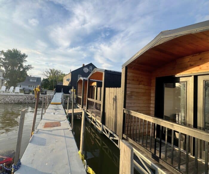 Lux Houseboat Loft Ensuite at SoLSTAY Lodging in Sandusky